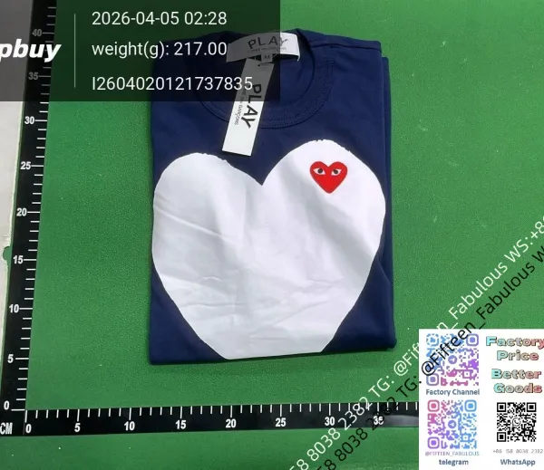 Play Comme des Garçons Three Hearts Navy T-Shirt - 20