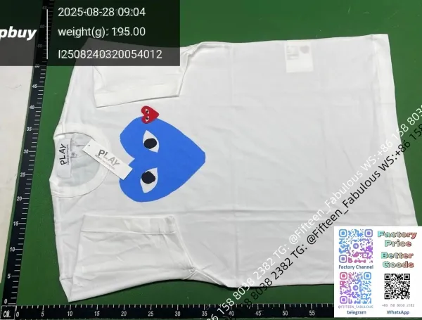 Play Comme des Garçons Three Hearts Navy T-Shirt - 57