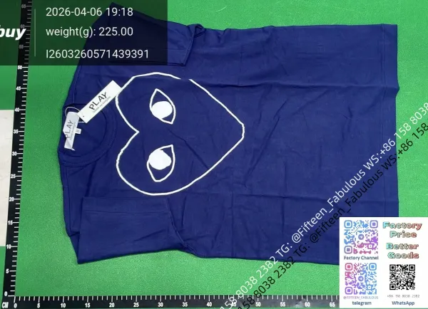 Play Comme des Garçons Three Hearts Navy T-Shirt - 27