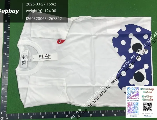 Play Comme des Garçons Three Hearts Navy T-Shirt - 30