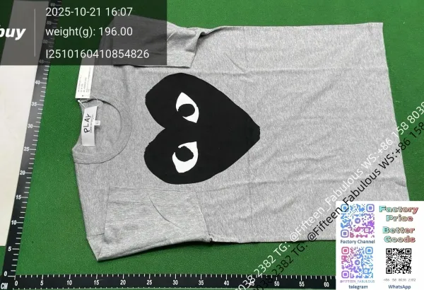 Play Comme des Garçons Three Hearts Navy T-Shirt - 43