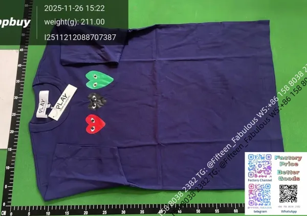 Play Comme des Garçons Three Hearts Navy T-Shirt - 45