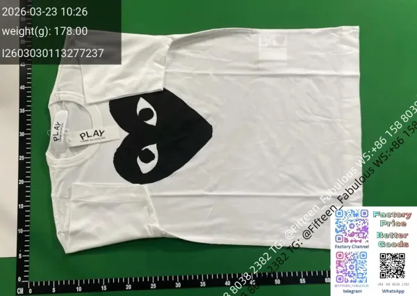 Play Comme des Garçons Three Hearts Navy T-Shirt - 22