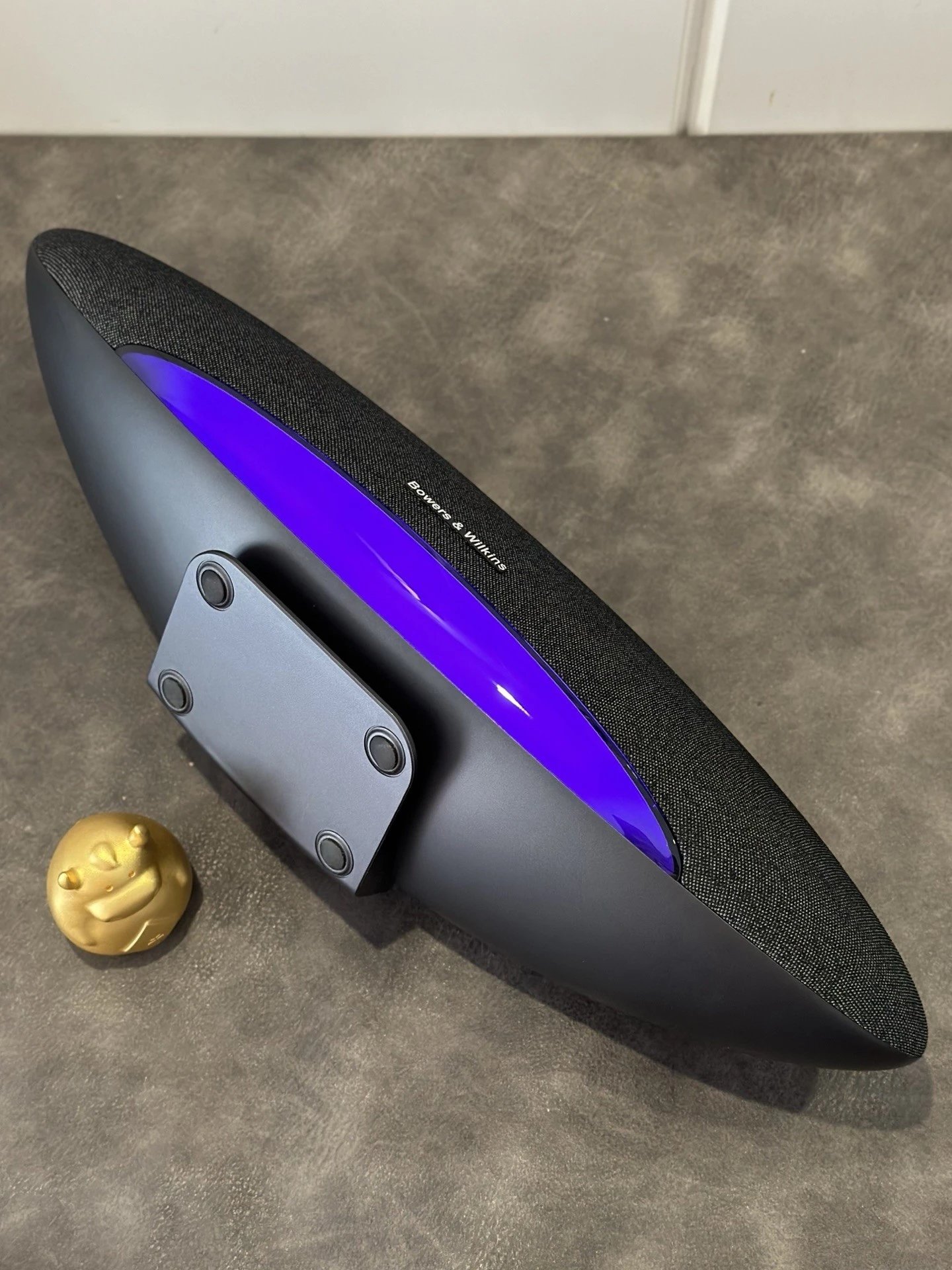 Bowers & Wilkins Zeppelin Speaker Black - Gallery Image 7 - Detailed View