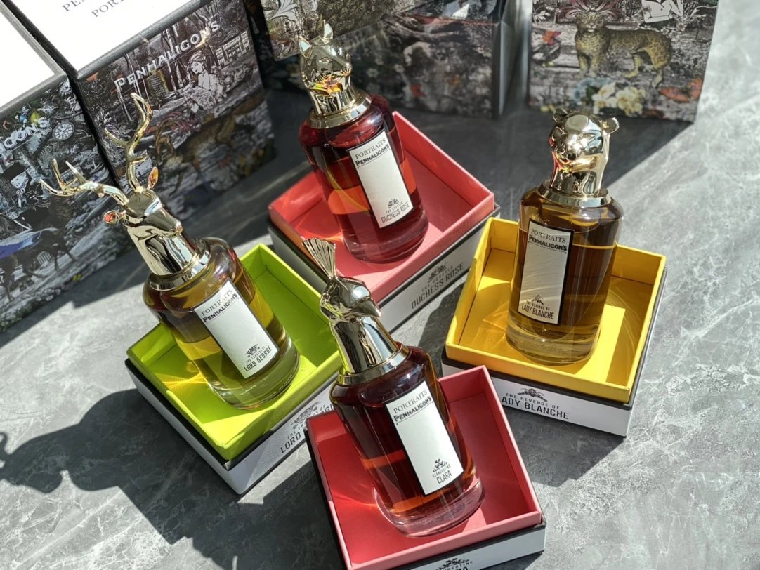 Noble Animal Portrait Perfume Gold - Gallery Image 2 - Detailed View