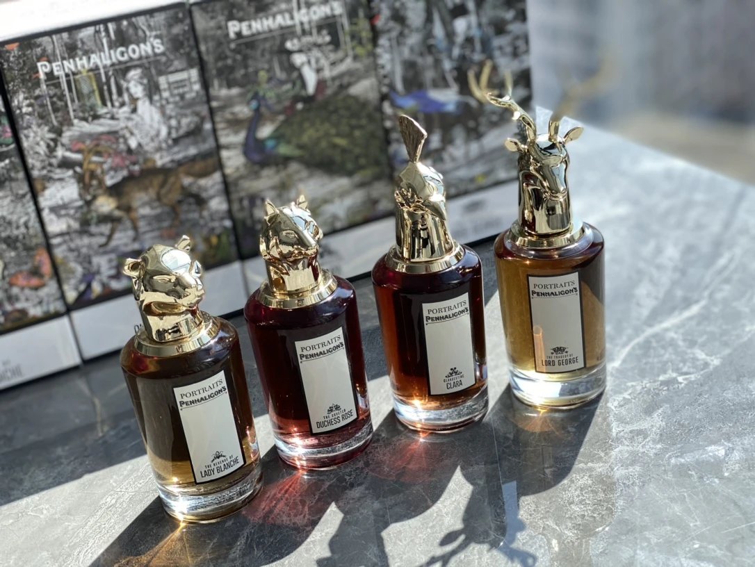 Noble Animal Portrait Perfume Gold - Gallery Image 4 - Detailed View