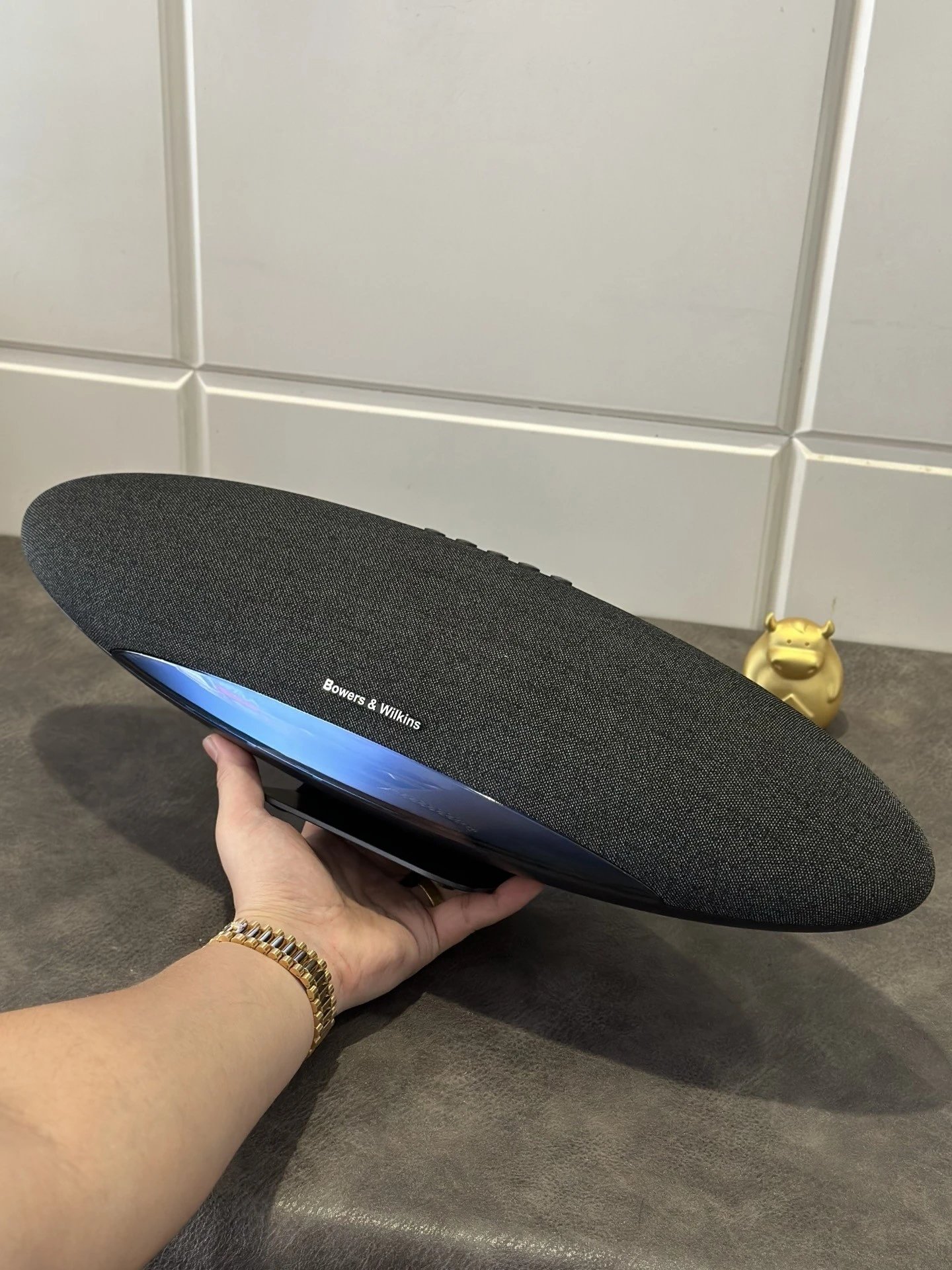 Bowers & Wilkins Zeppelin Speaker Black - Gallery Image 8 - Detailed View