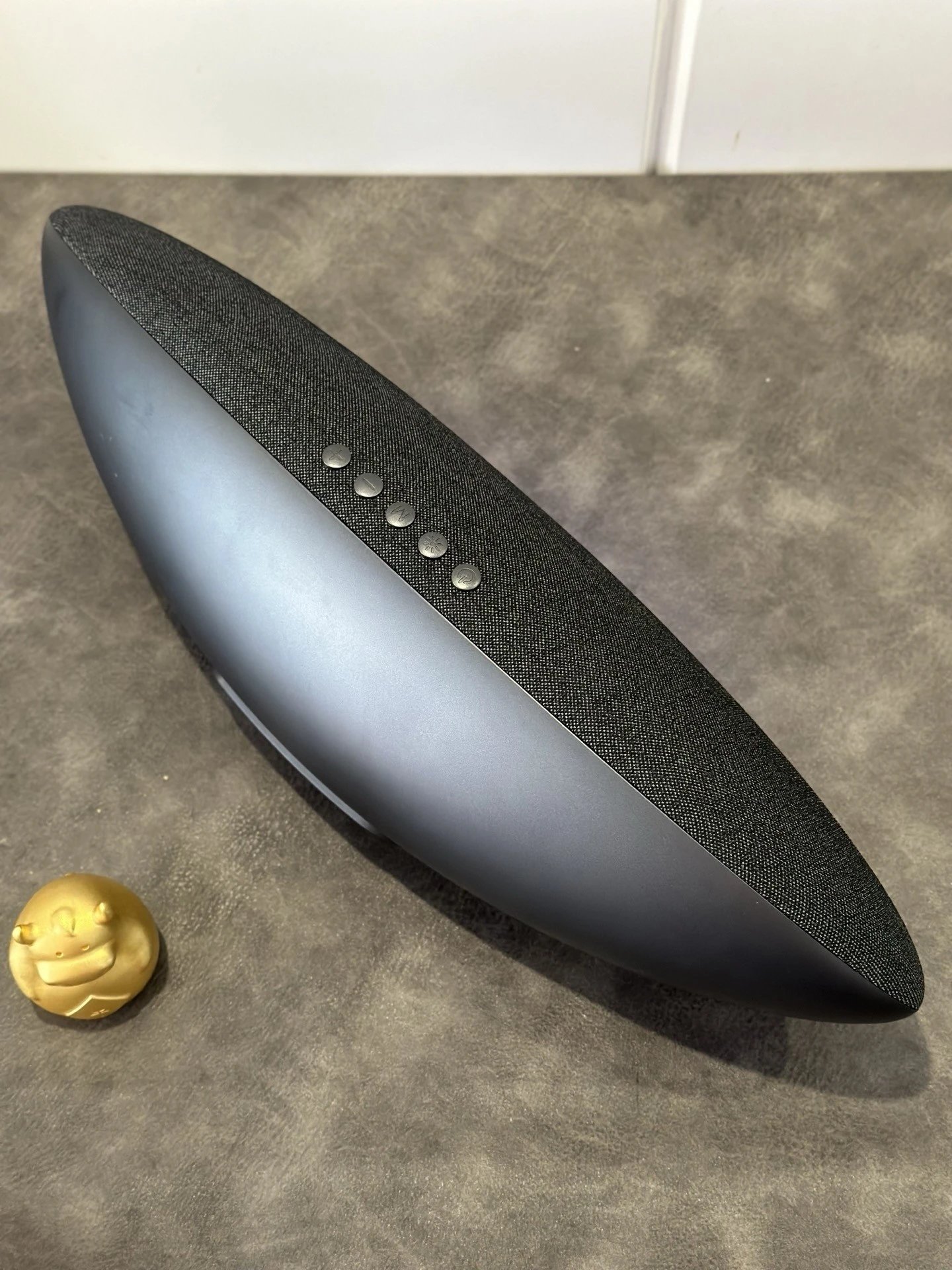 Bowers & Wilkins Zeppelin Speaker Black - Gallery Image 4 - Detailed View