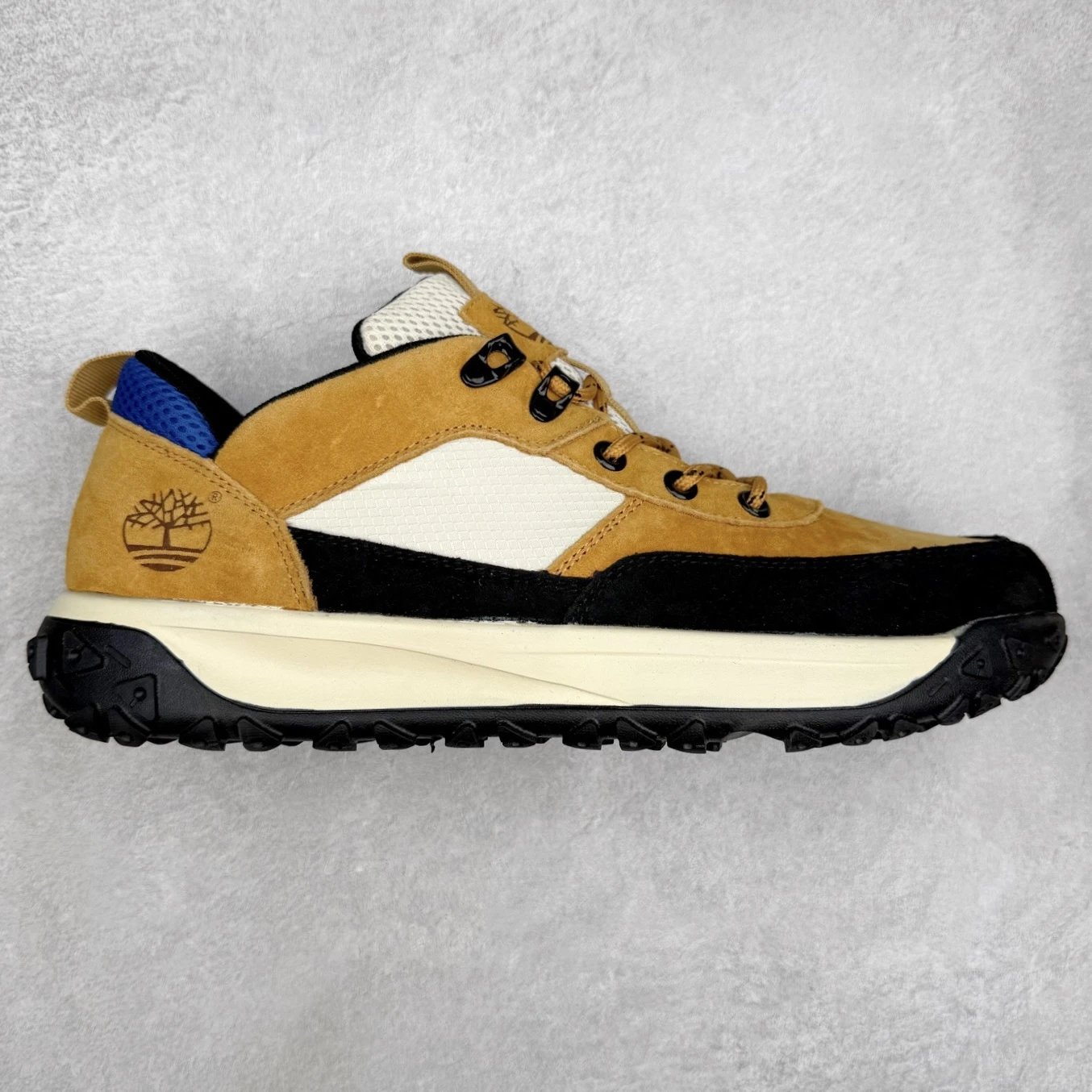 Timberland Timberland Classic Low Hiker Sneakers in Wheat/White/Black Brown