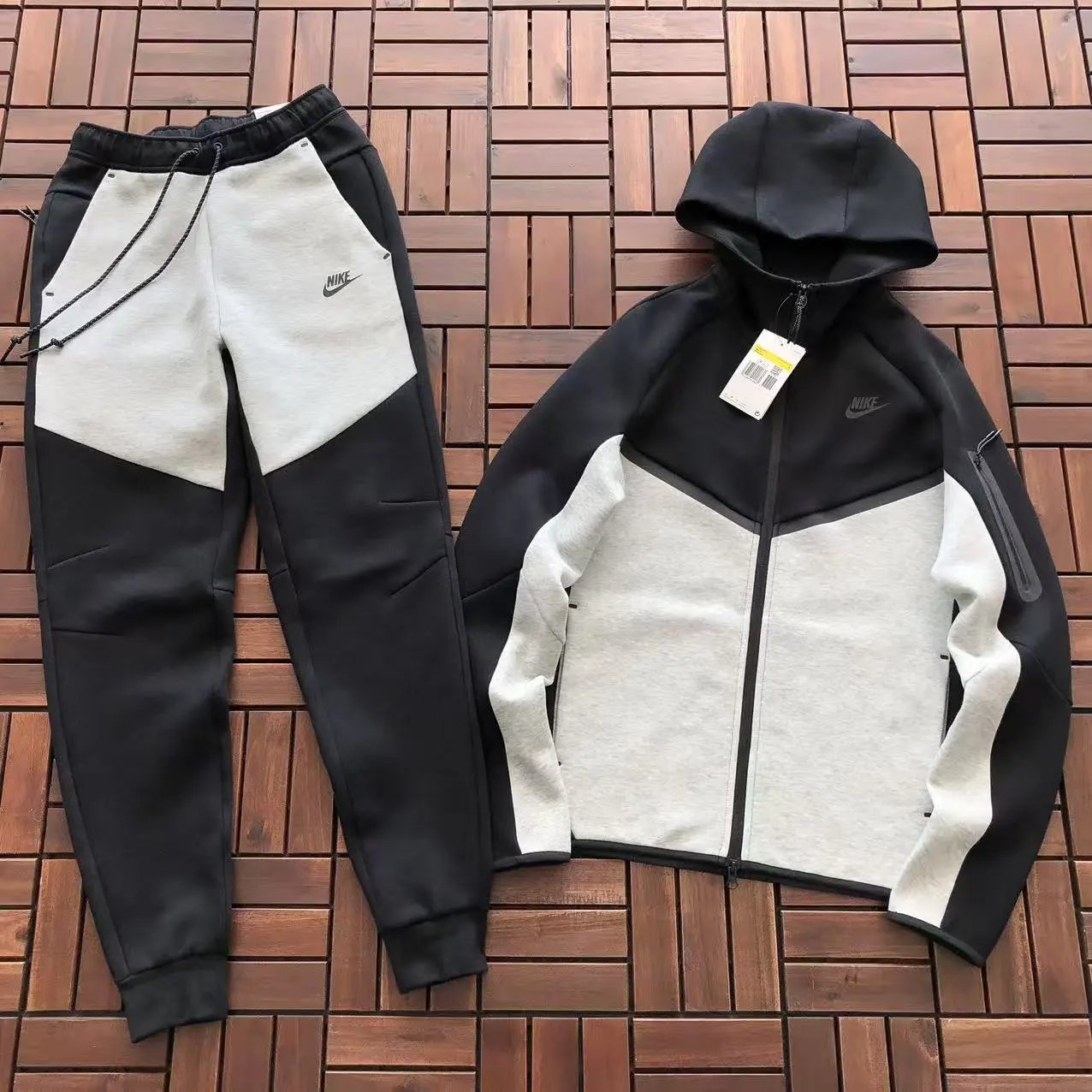 Nike Tech Set