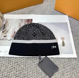 thumbnail for P1102-371