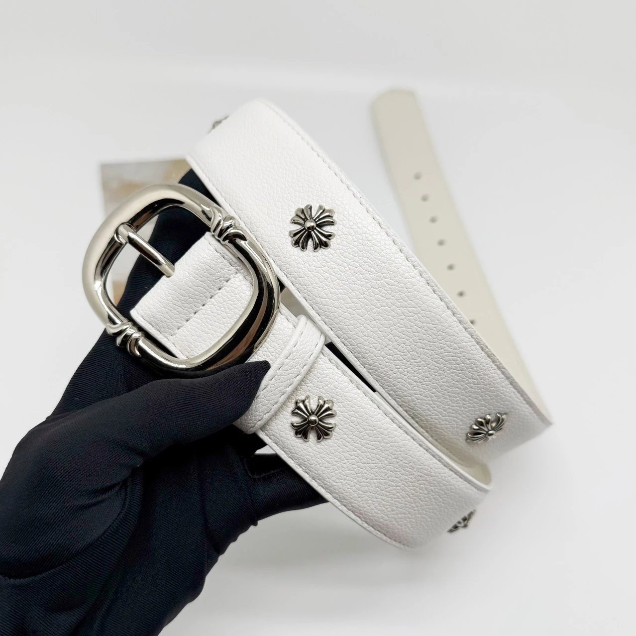 13563 white