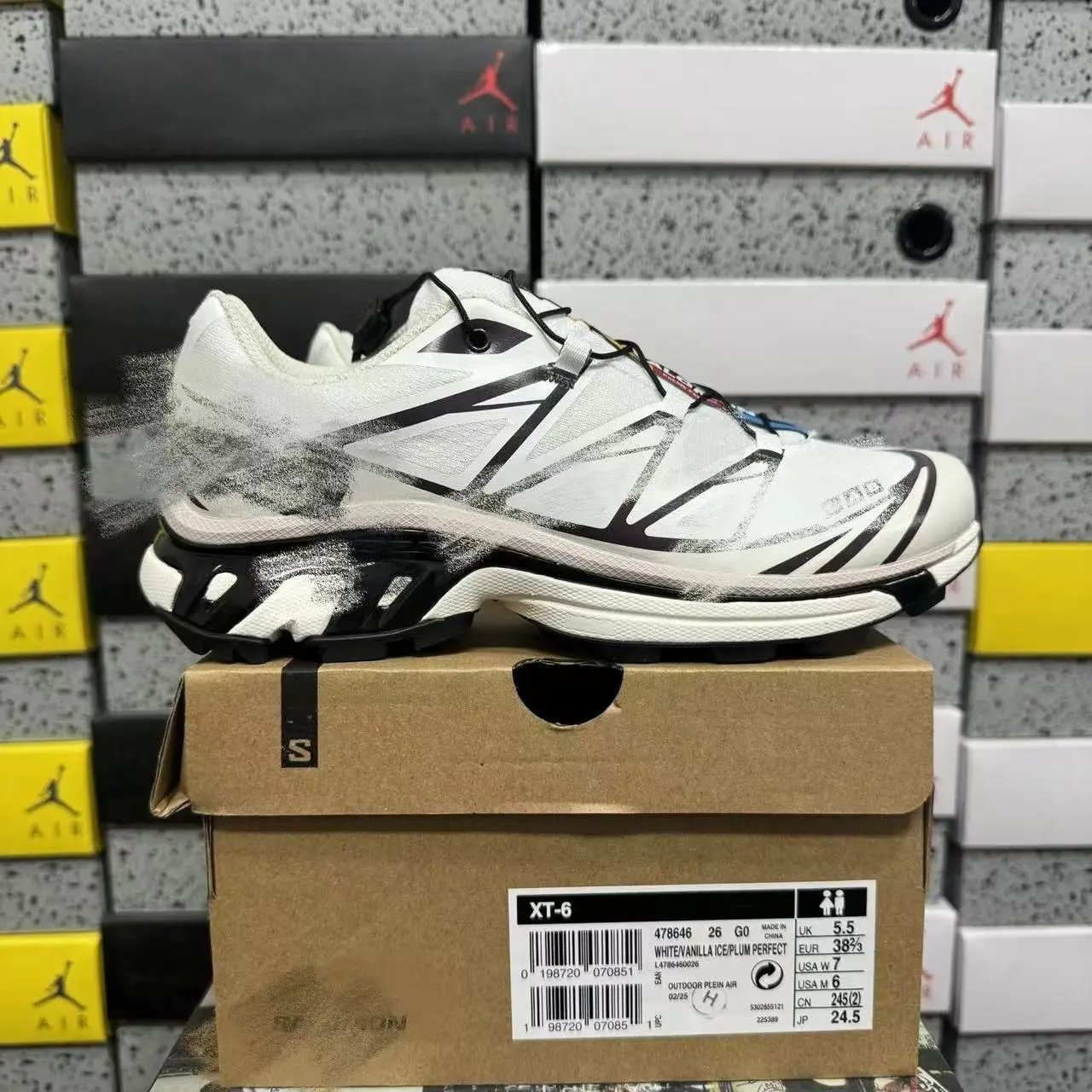 478646 White Black