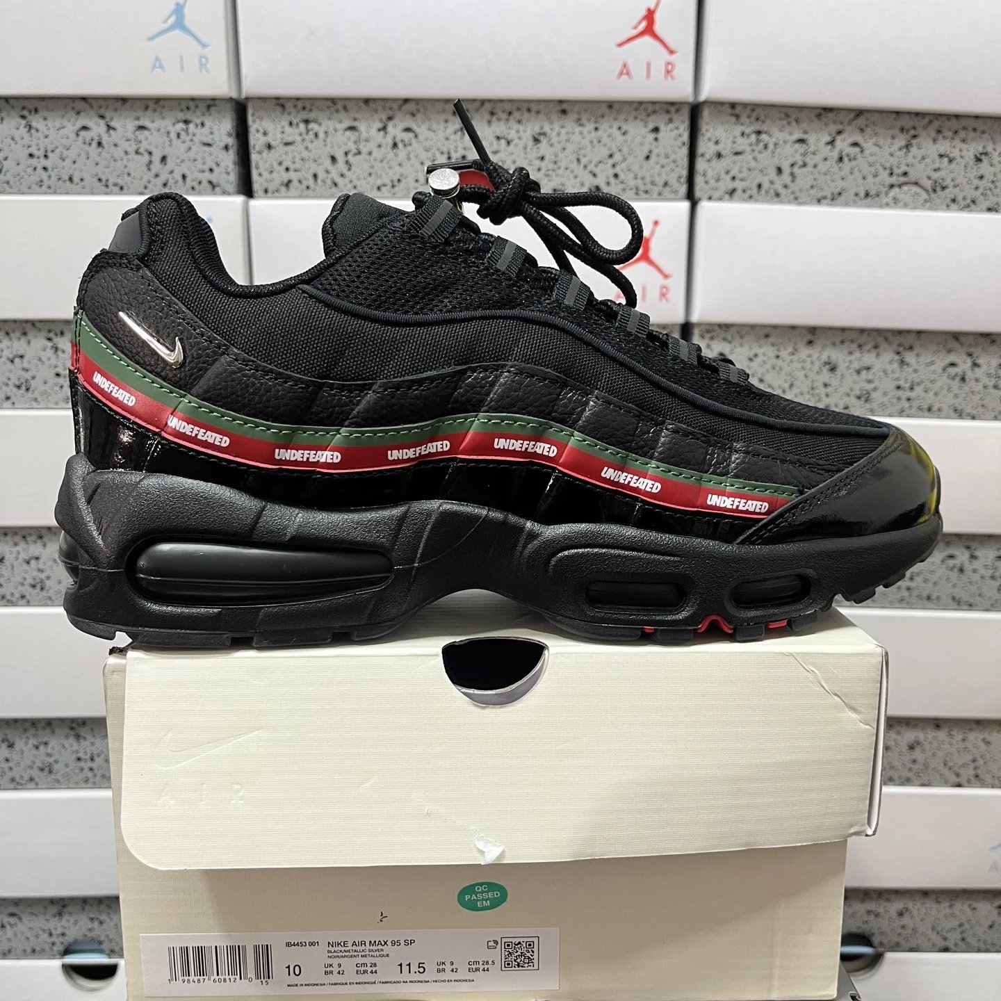 IB4453-001 黑色红绿