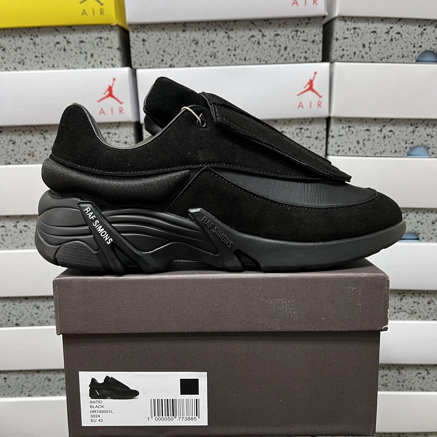 黑色麂皮 HR740001L