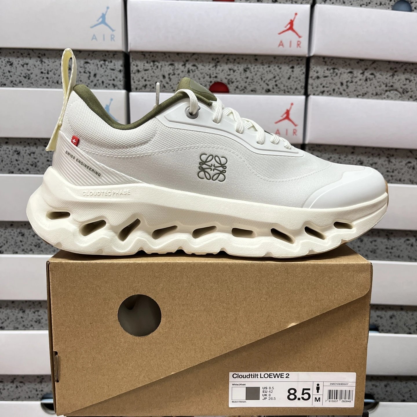 3ME10693507 white green
