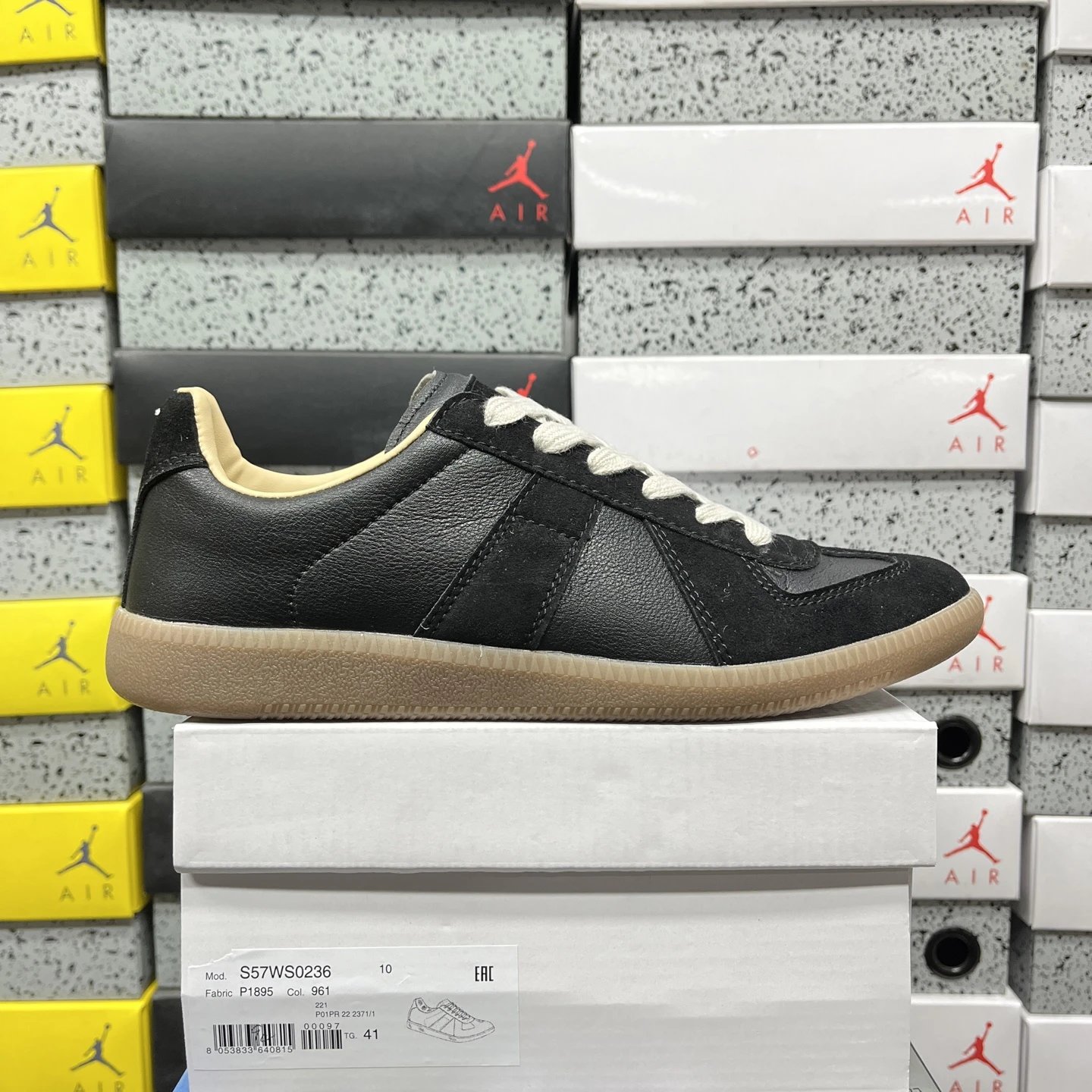 961 Black Yellow