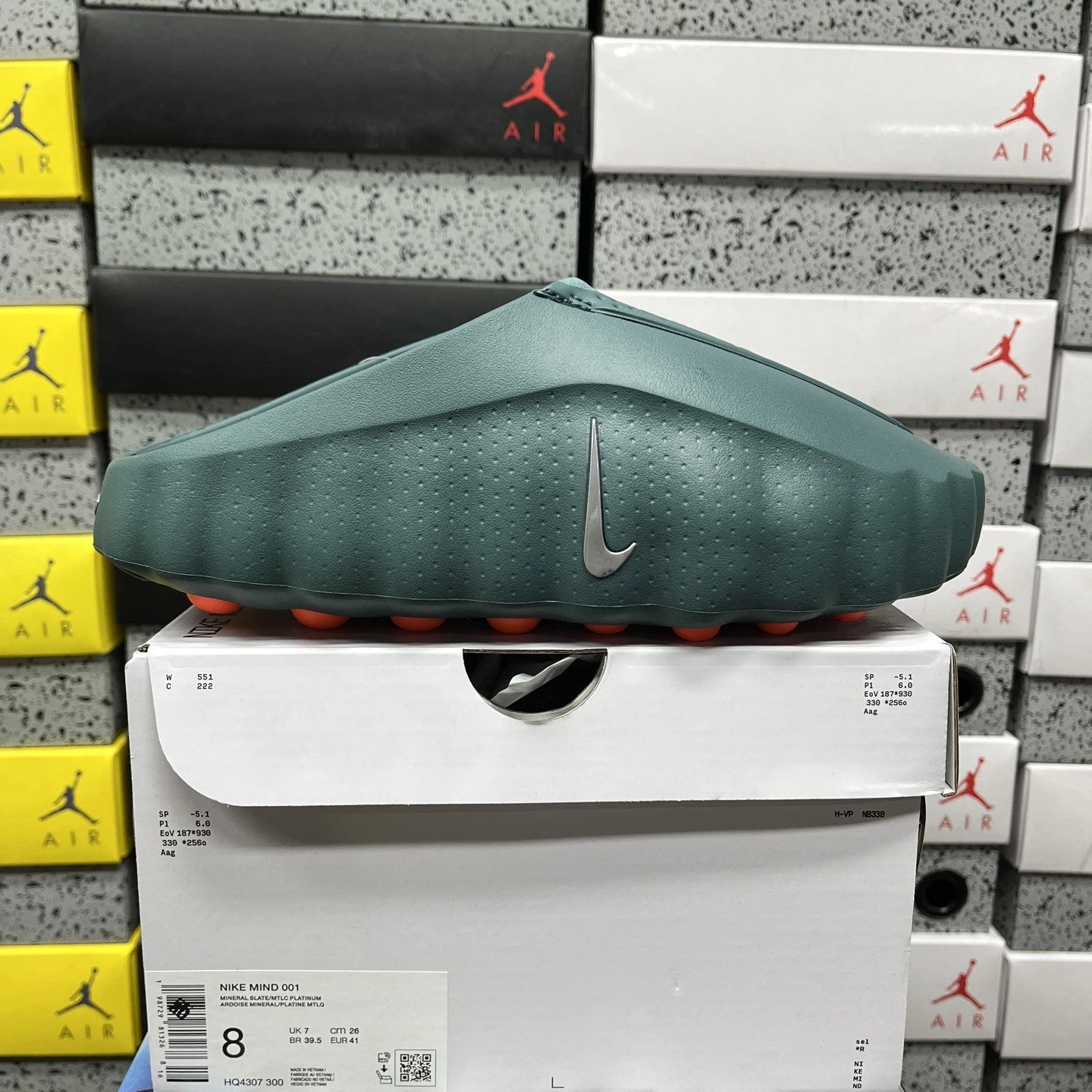 HQ4307-300 deep green