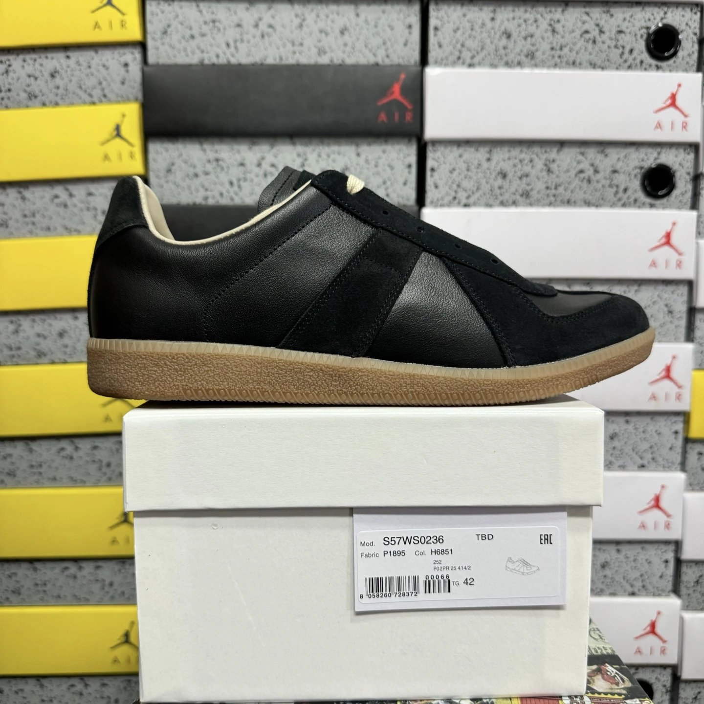 H6851 black rubber