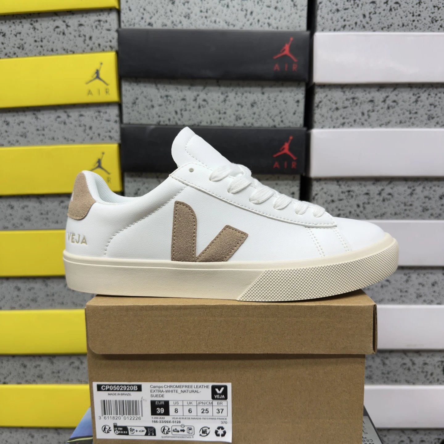 Veja Campo Low ChromeFree Extra White Natural Suede CP0502920B