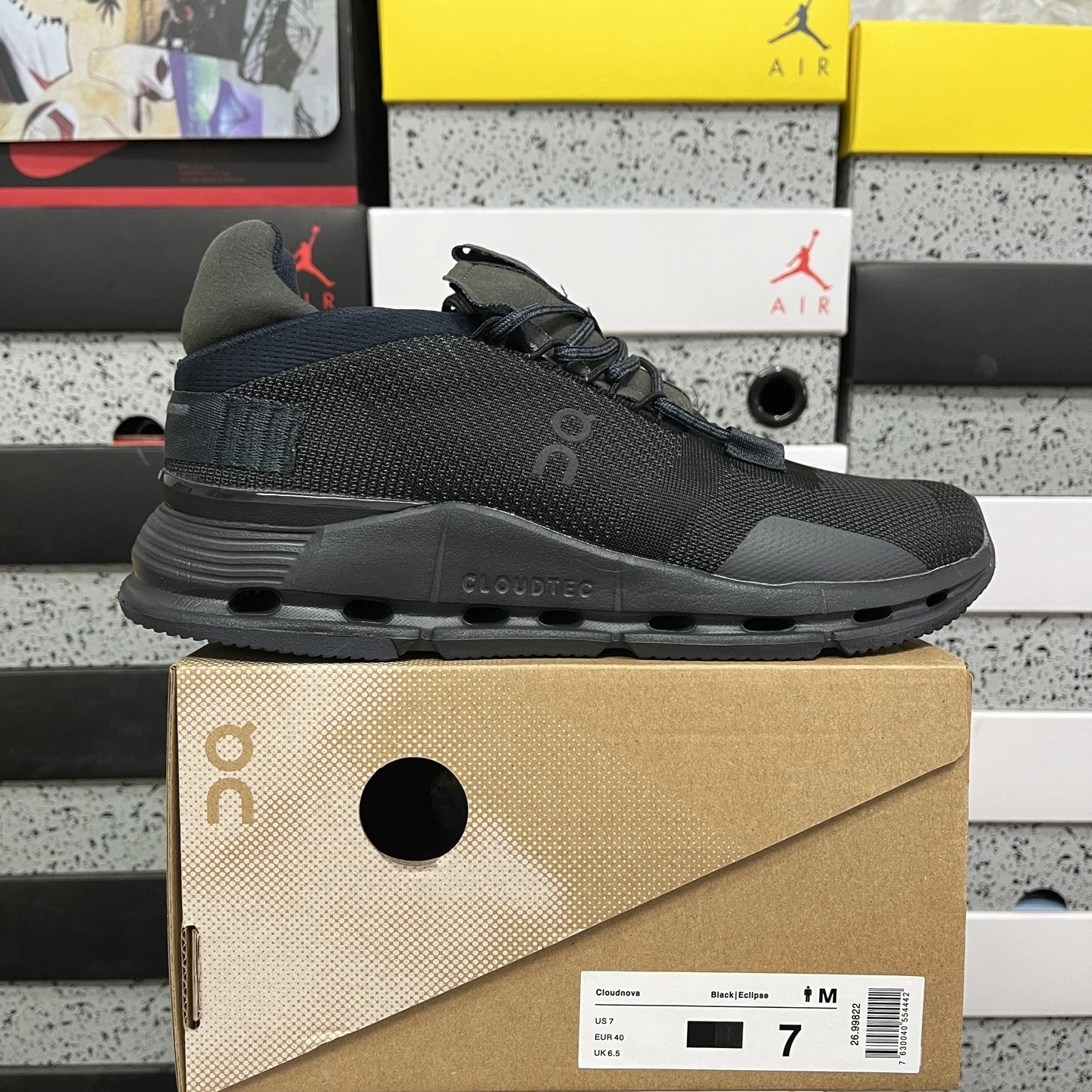 On the Angpao Cloudnova - rep buty