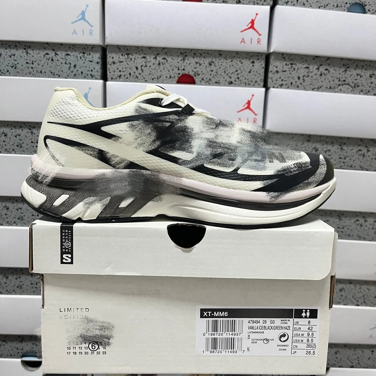 White and Black 479494 36-47