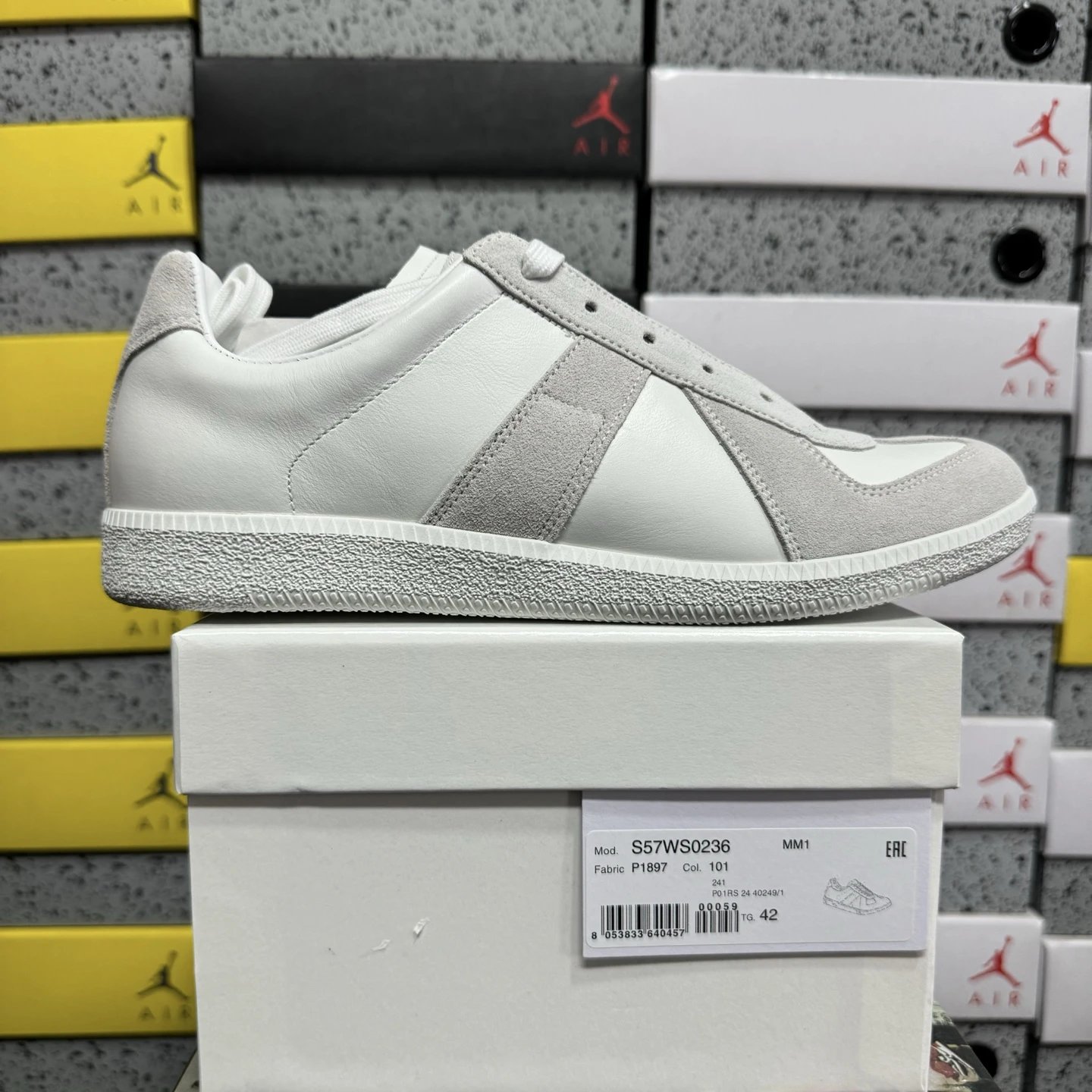 H6851 all white