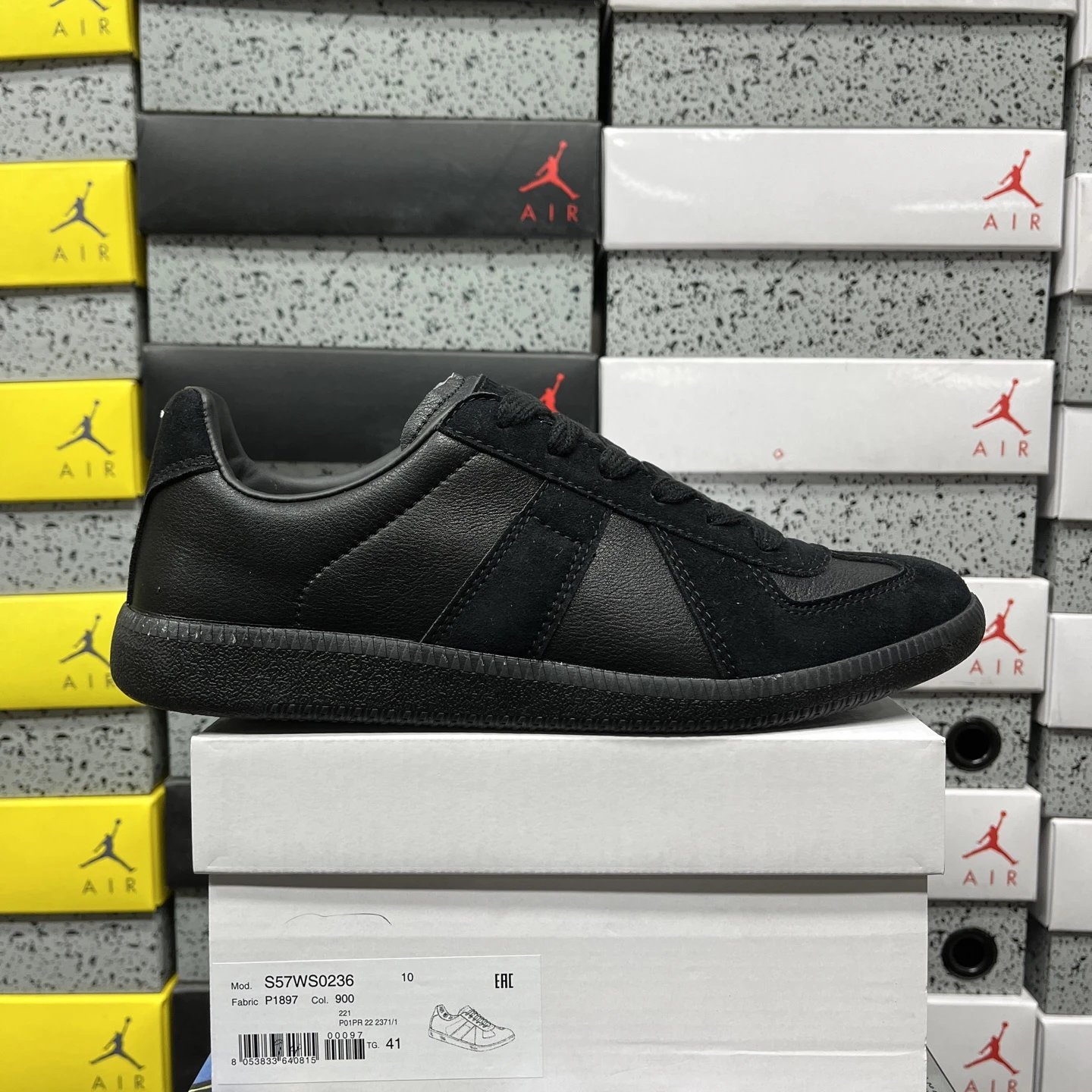 900 black