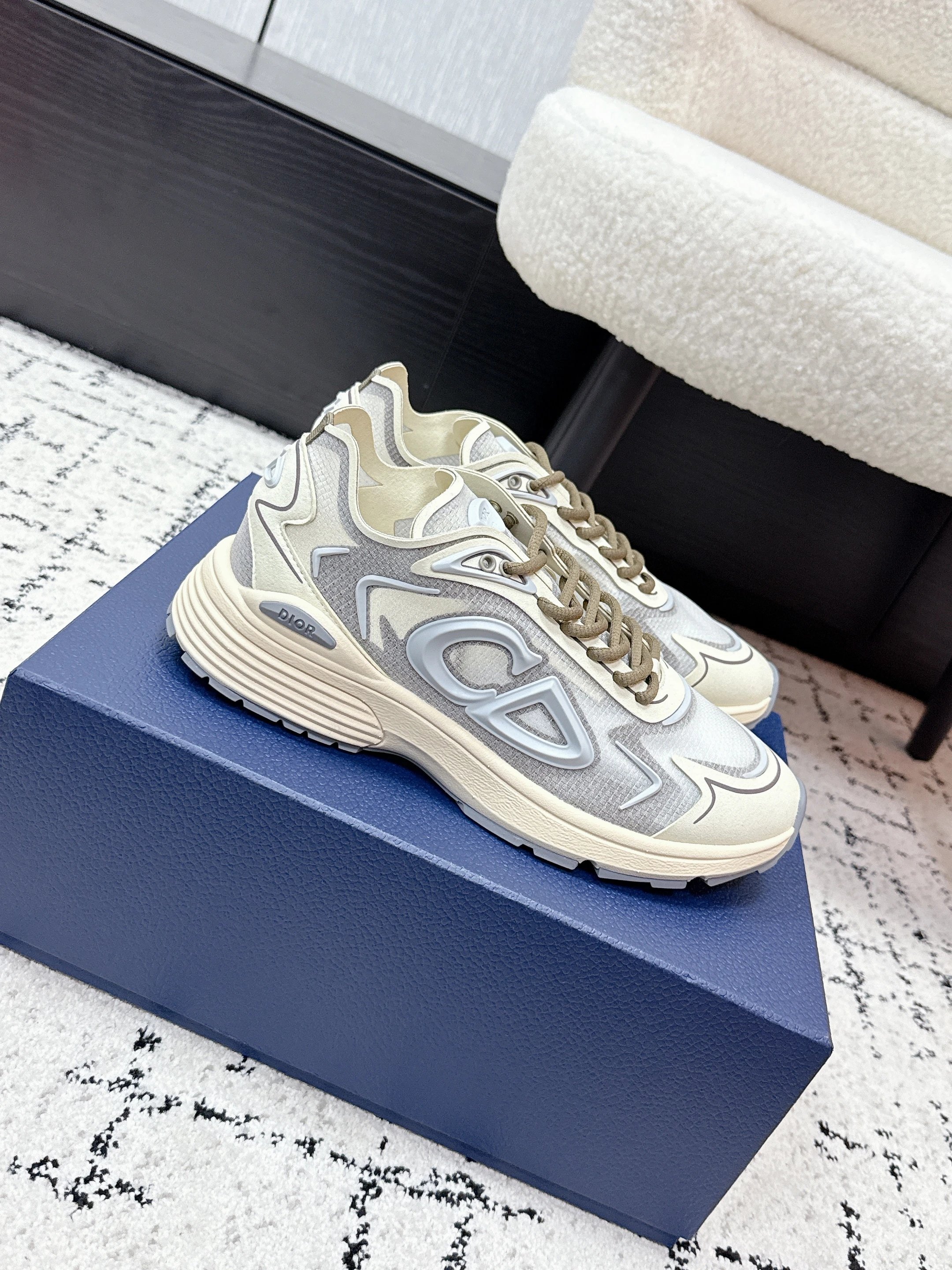 Dior B30 Countdown Gray Cedar Green Cream 3SN279ZRB-H604
