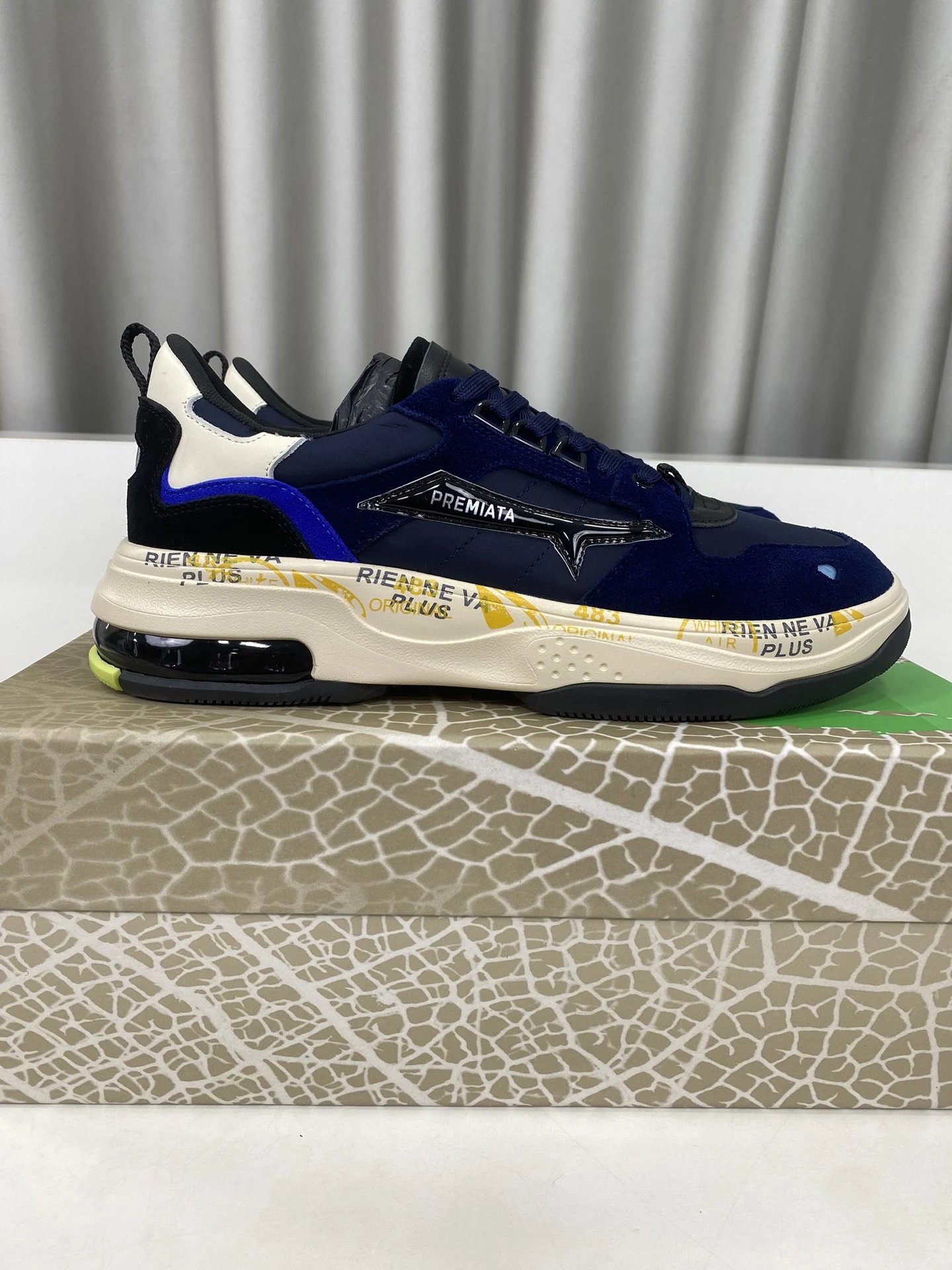 Premium Sports Casual Couple Shoes photo 2