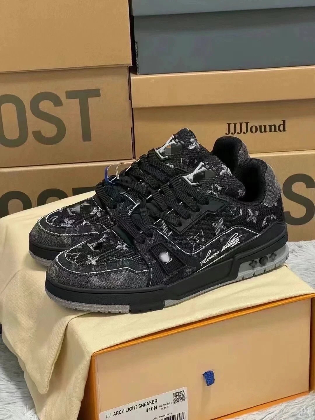 Louis Vuitton Sneakers photo 4