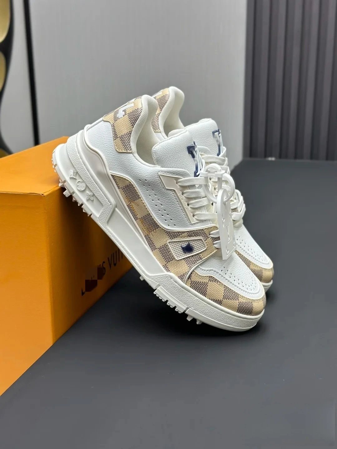 Louis Vuitton Sneakers photo 2