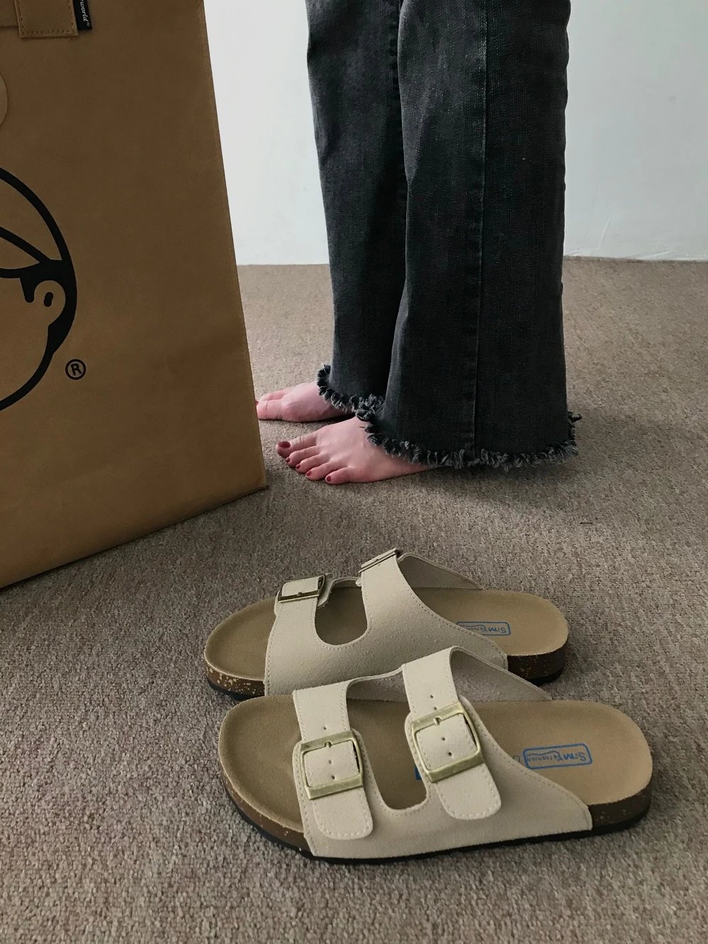 Vintage-Style Flat Sandals photo 7