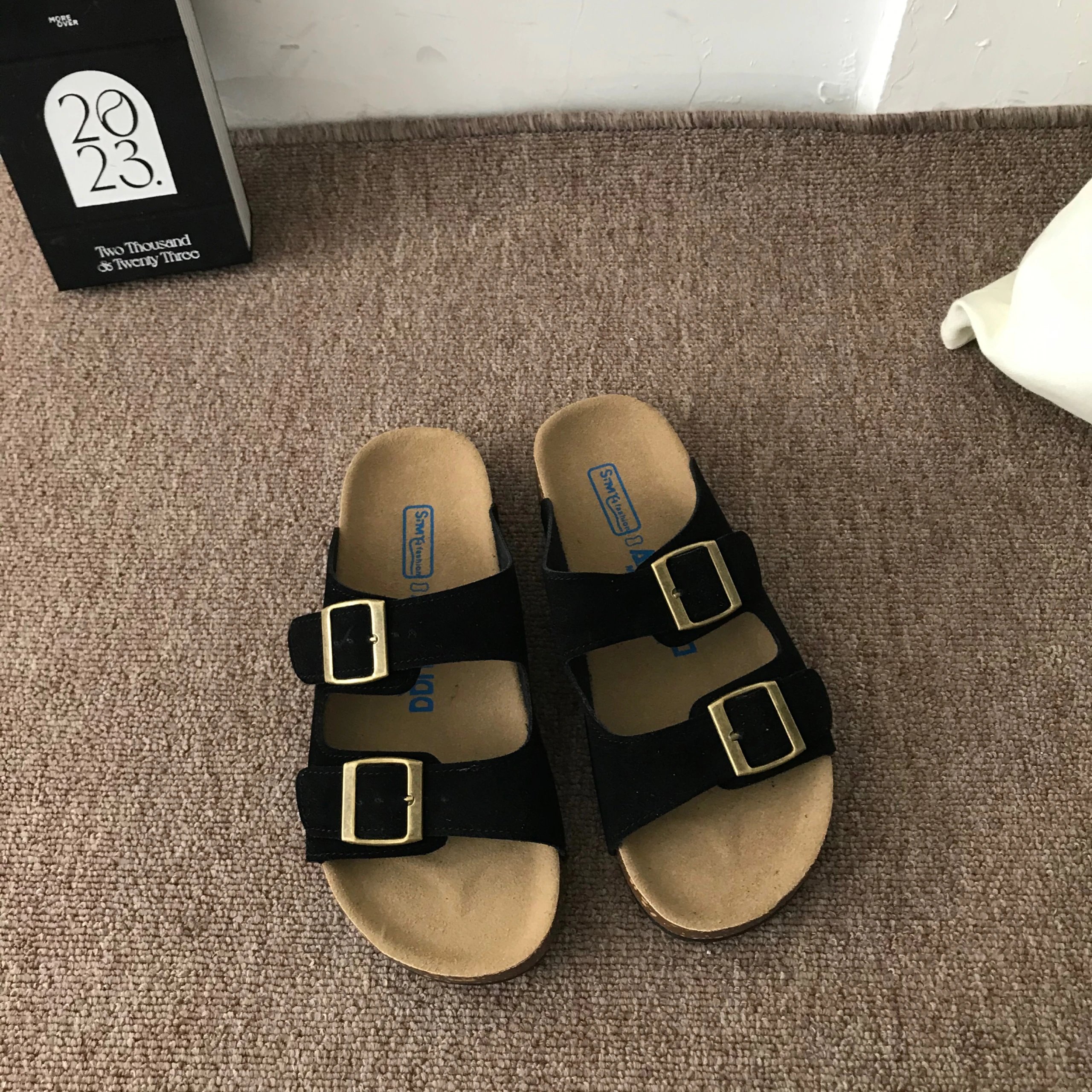 Vintage-Style Flat Sandals photo 4