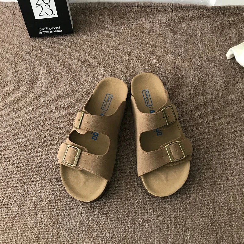 Vintage-Style Flat Sandals photo 2