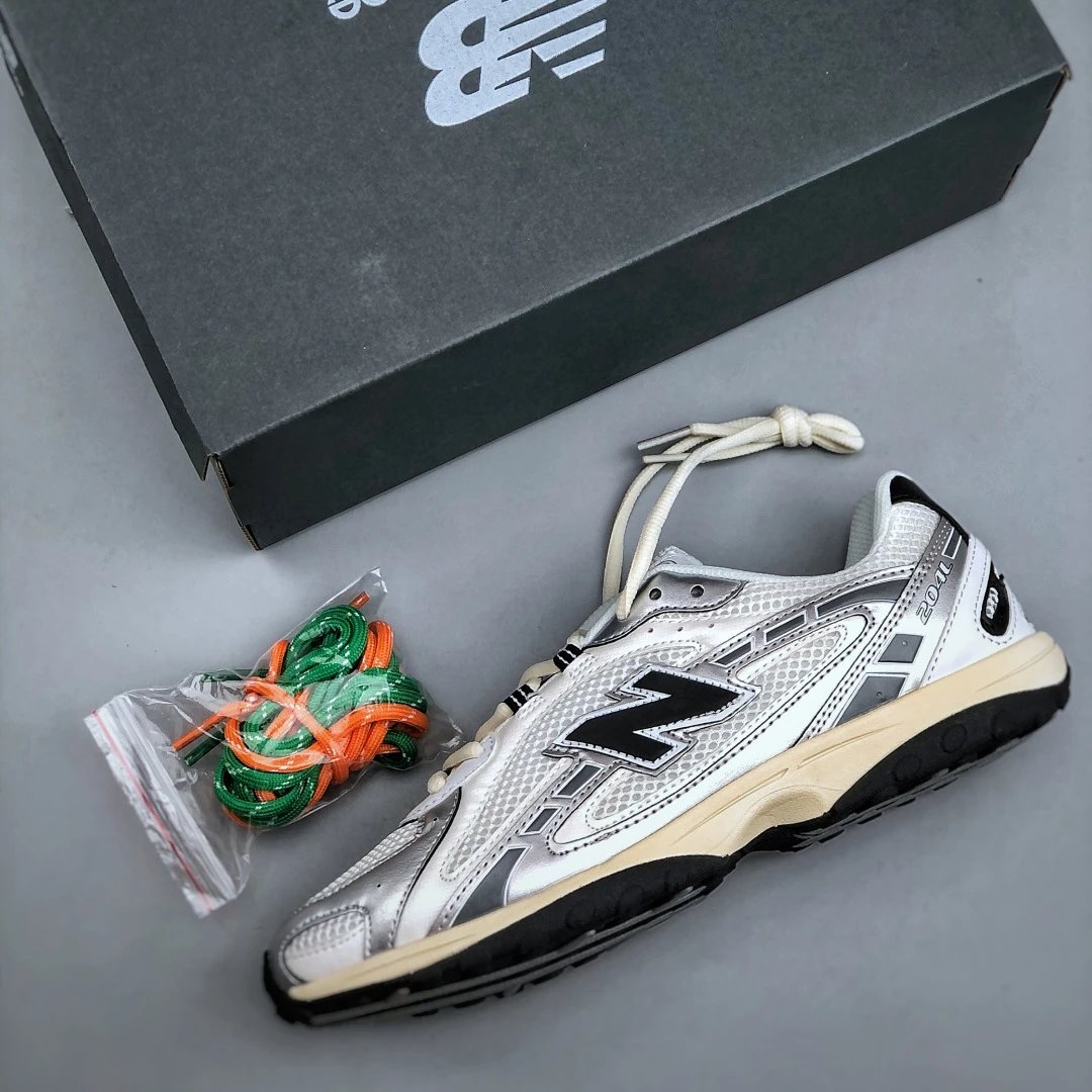 New Balance 204L Low-Top Casual Shoes photo 5