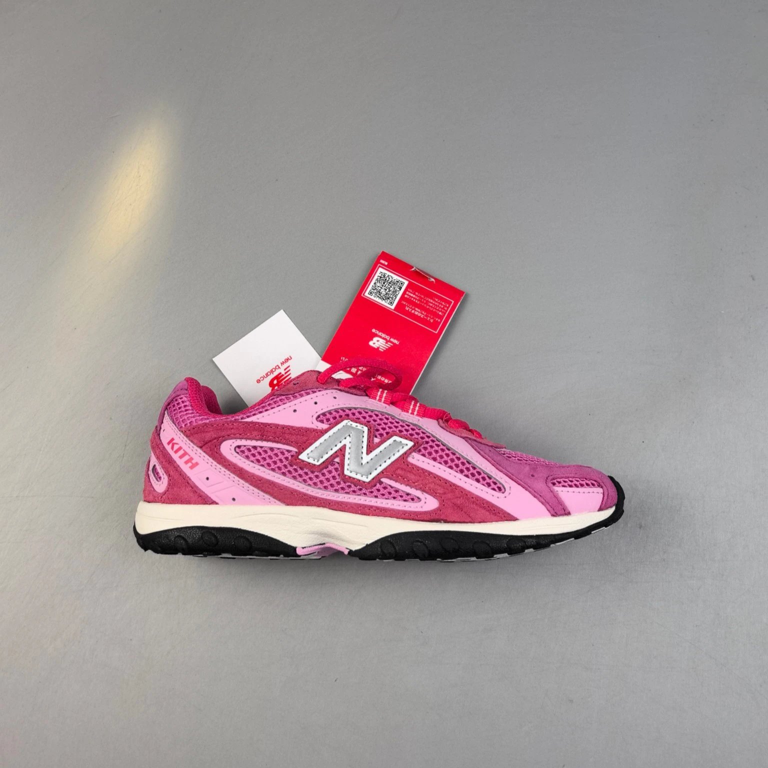 New Balance 204L Low-Top Casual Shoes photo 8