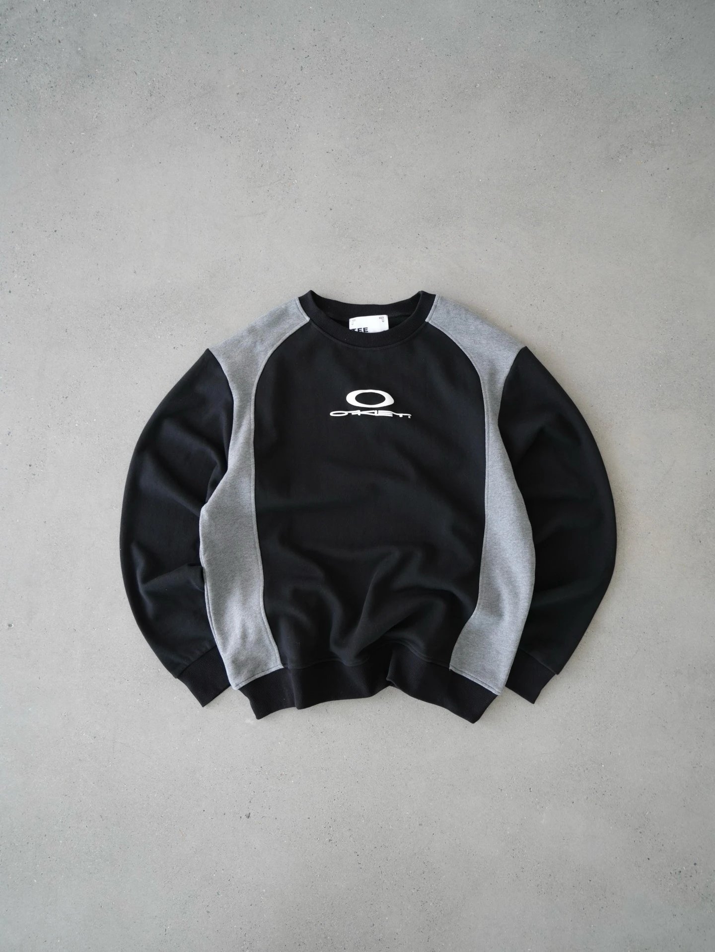 Oakley classic color block crew neck sweatshirt photo 2