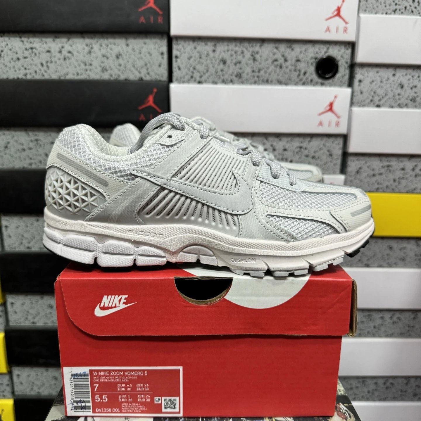 灰 BV1358-001