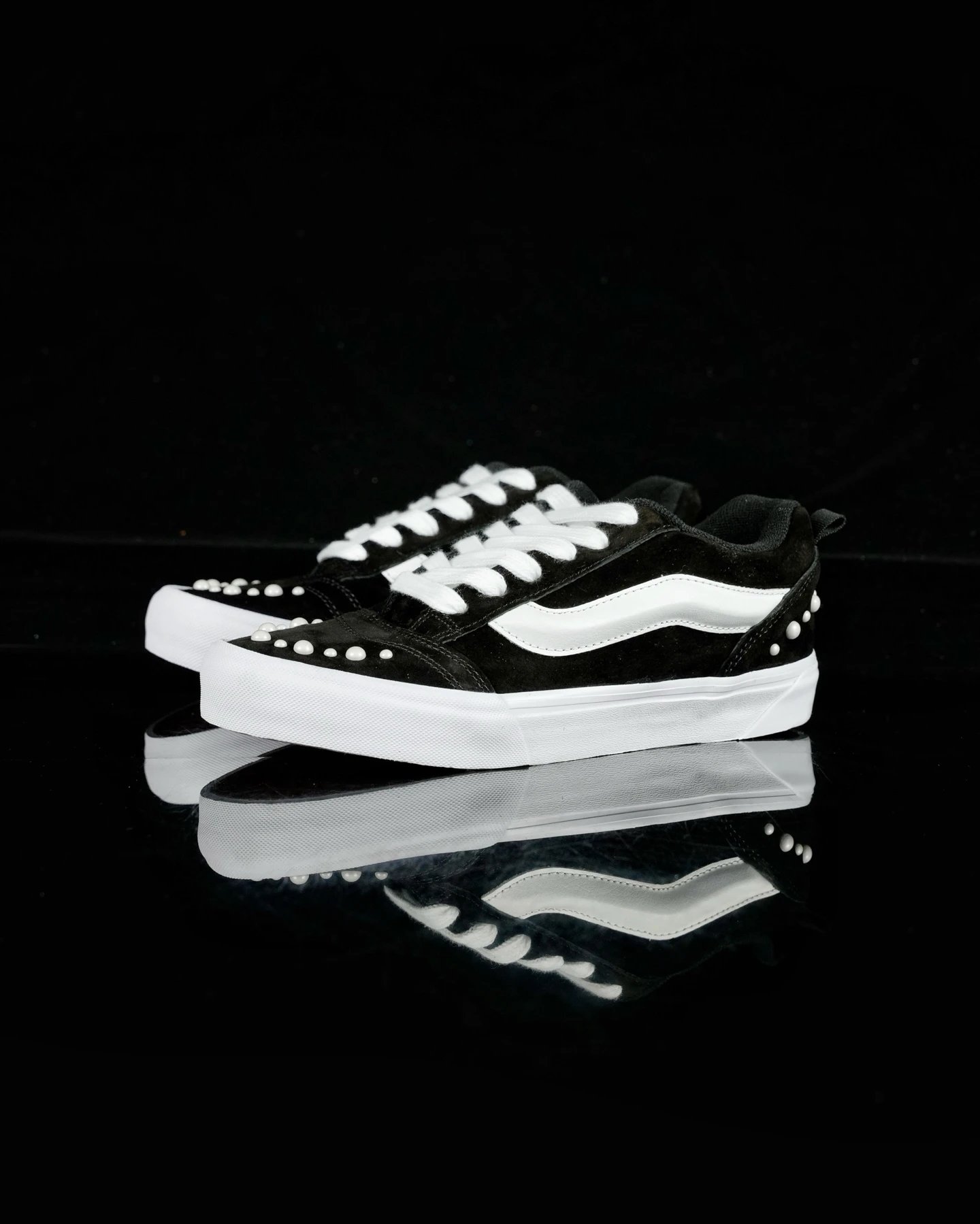 Pearl Rivet Bread Shoes Black and White