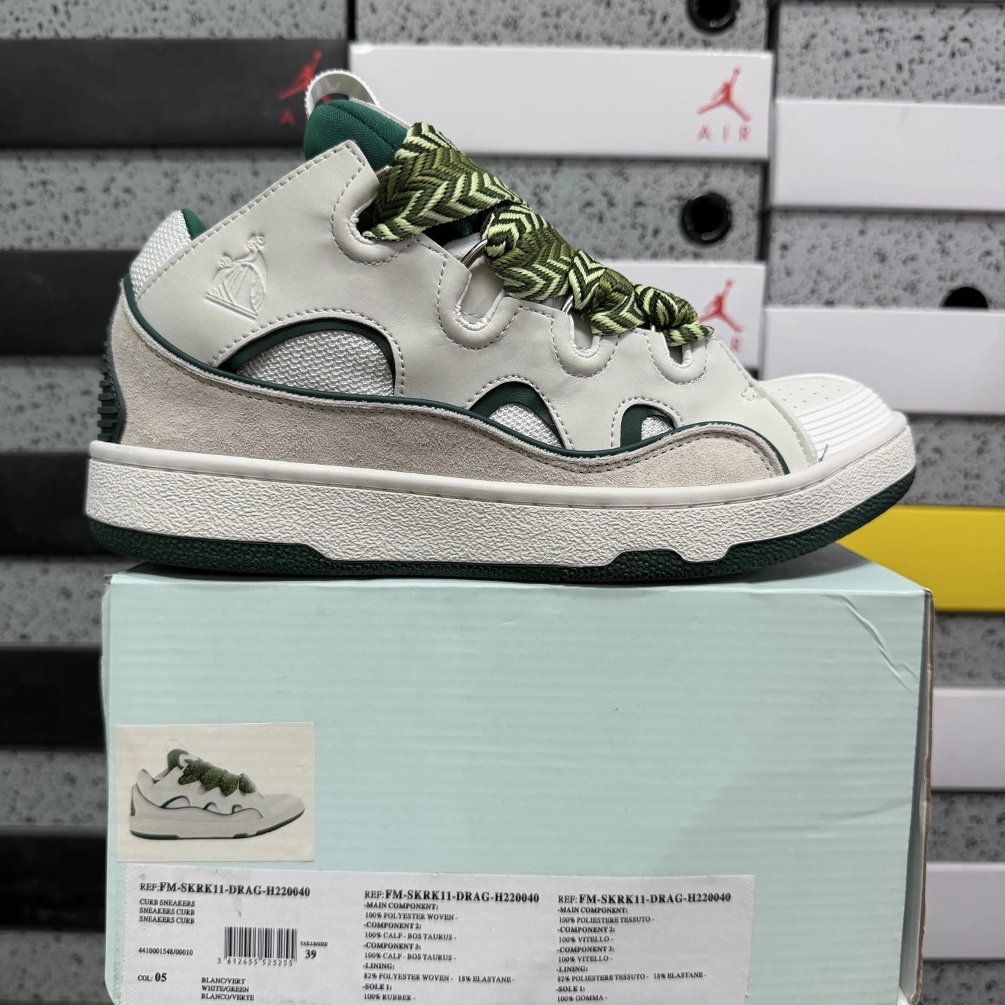 H220040 White Green