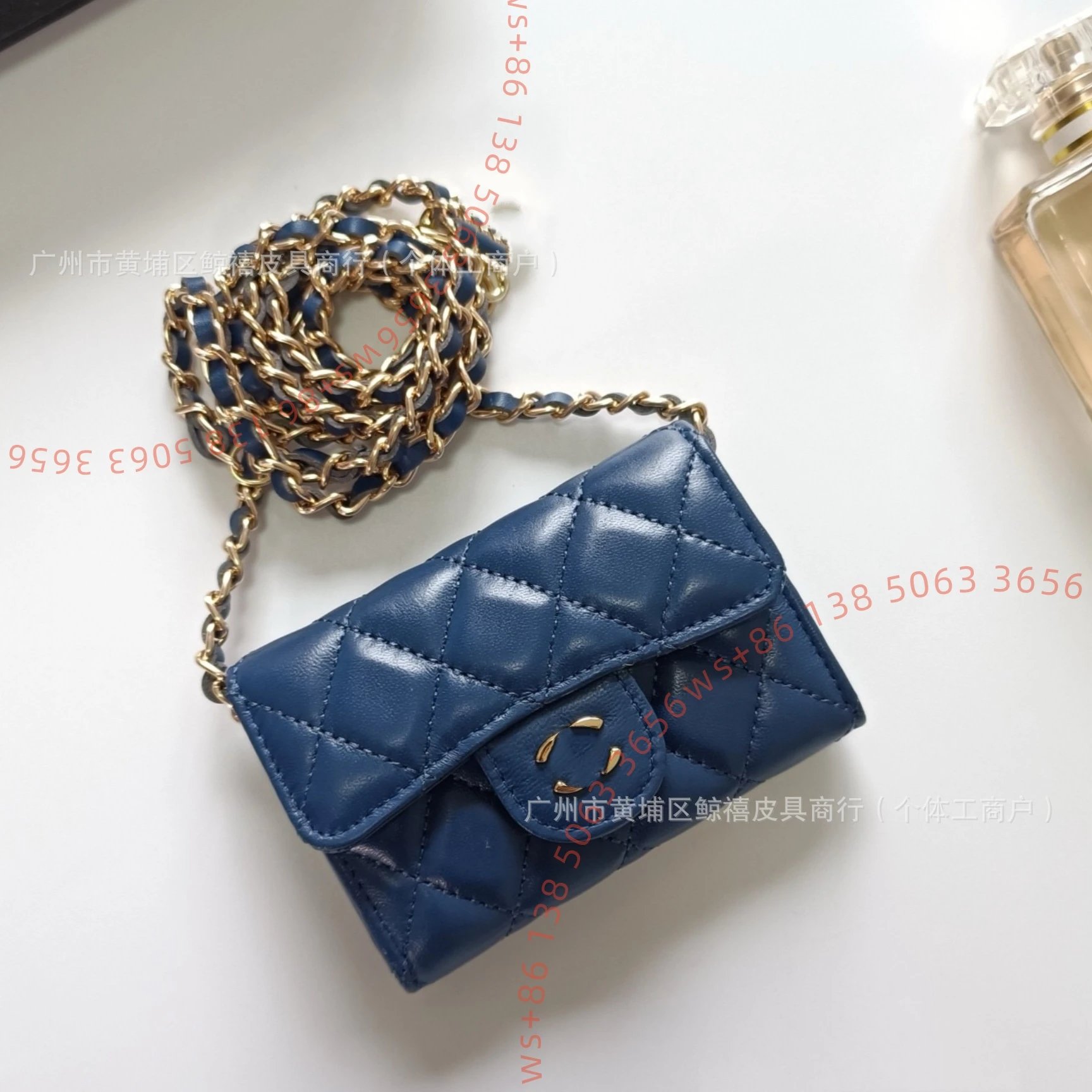 22 (Small size 11.3 * 7.5 * 2.1cm)