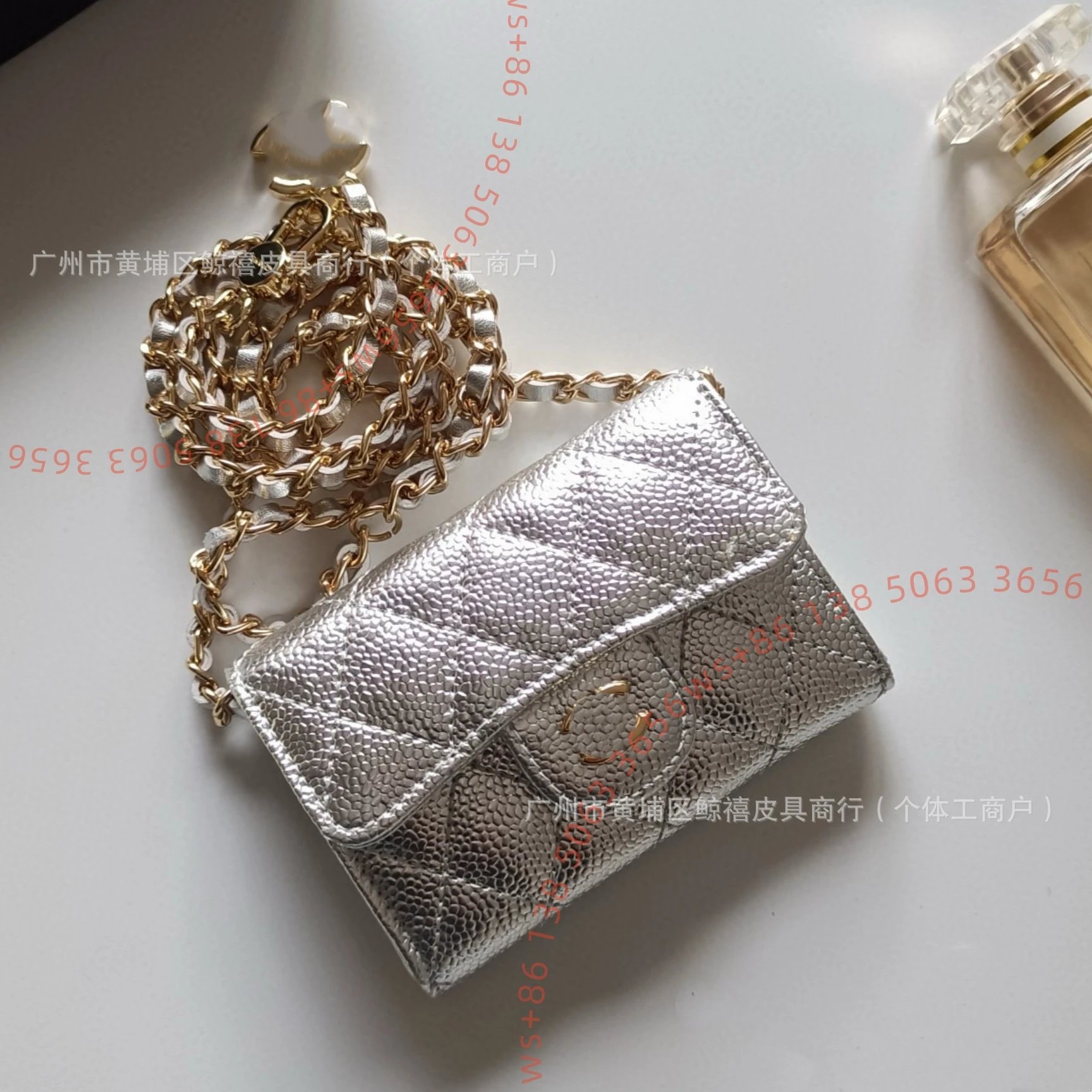 20 (Small size 11.3 * 7.5 * 2.1cm)