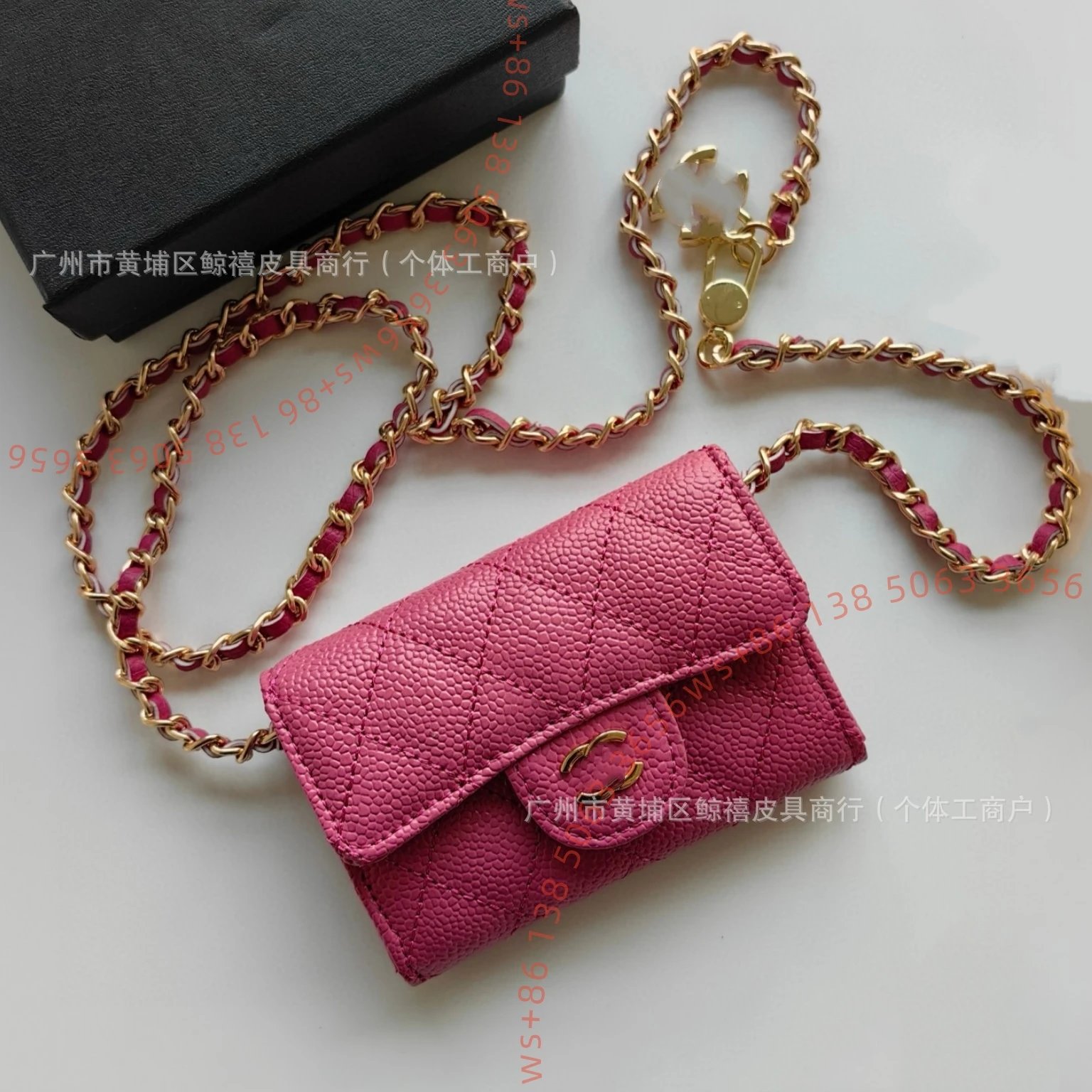 11 (Small size 11.3 * 7.5 * 2.1cm)