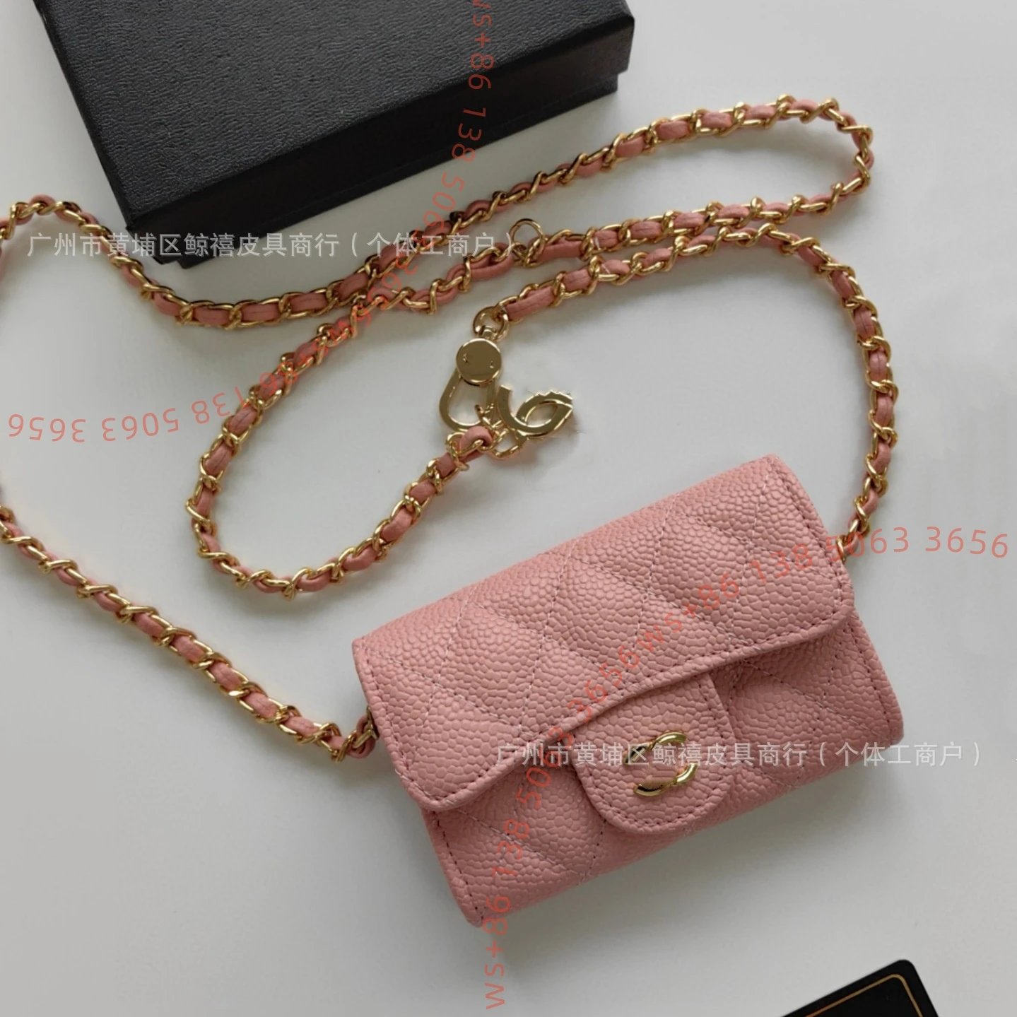 12 (Small size 11.3 * 7.5 * 2.1cm)