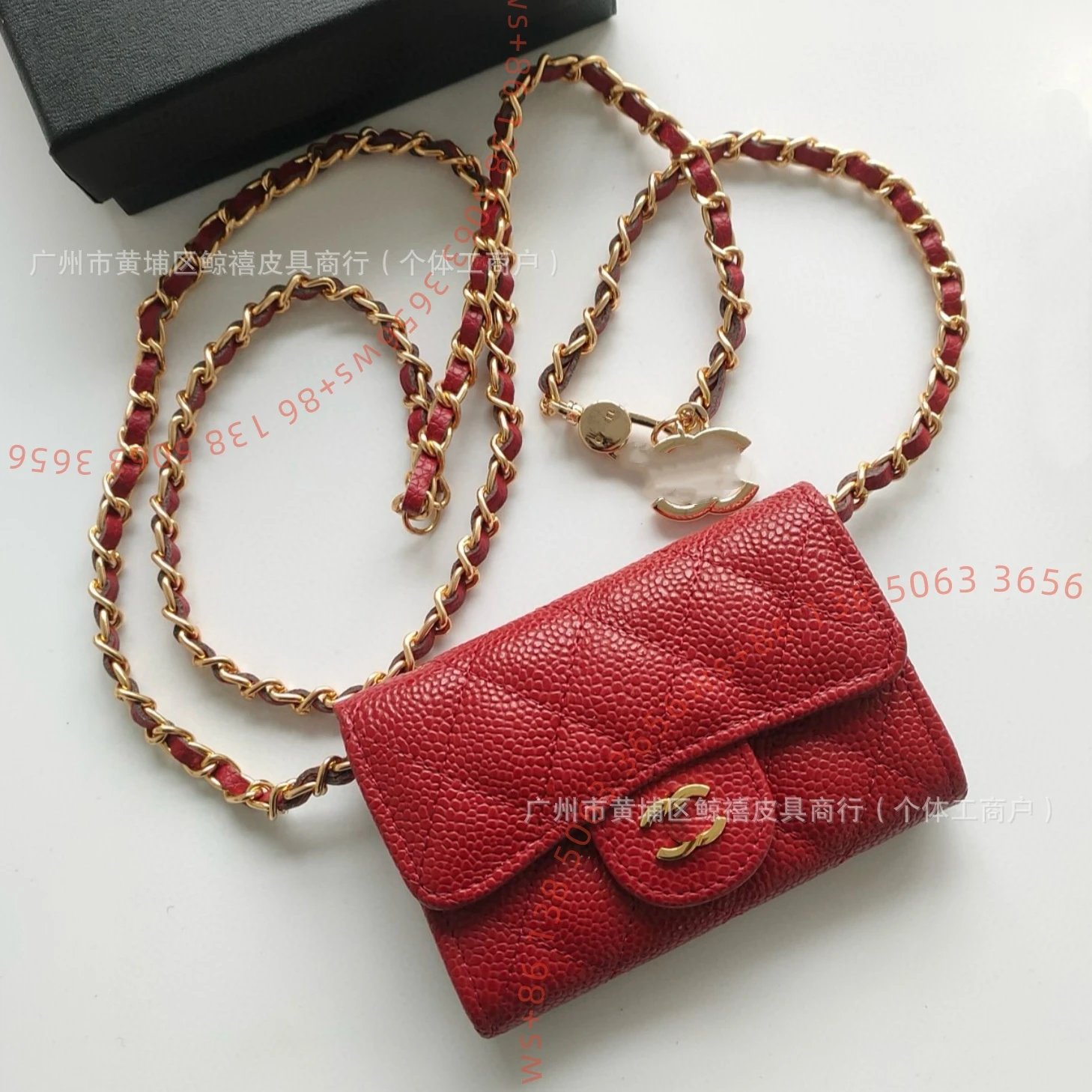 9 (Small size 11.3 * 7.5 * 2.1cm)