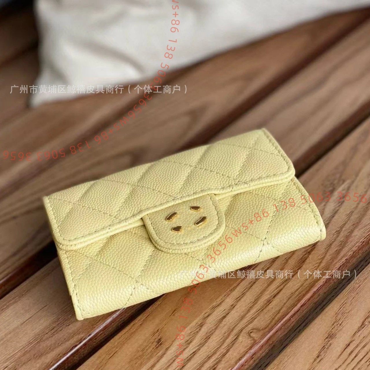 23 (Small size 11.3 * 7.5 * 2.1cm)