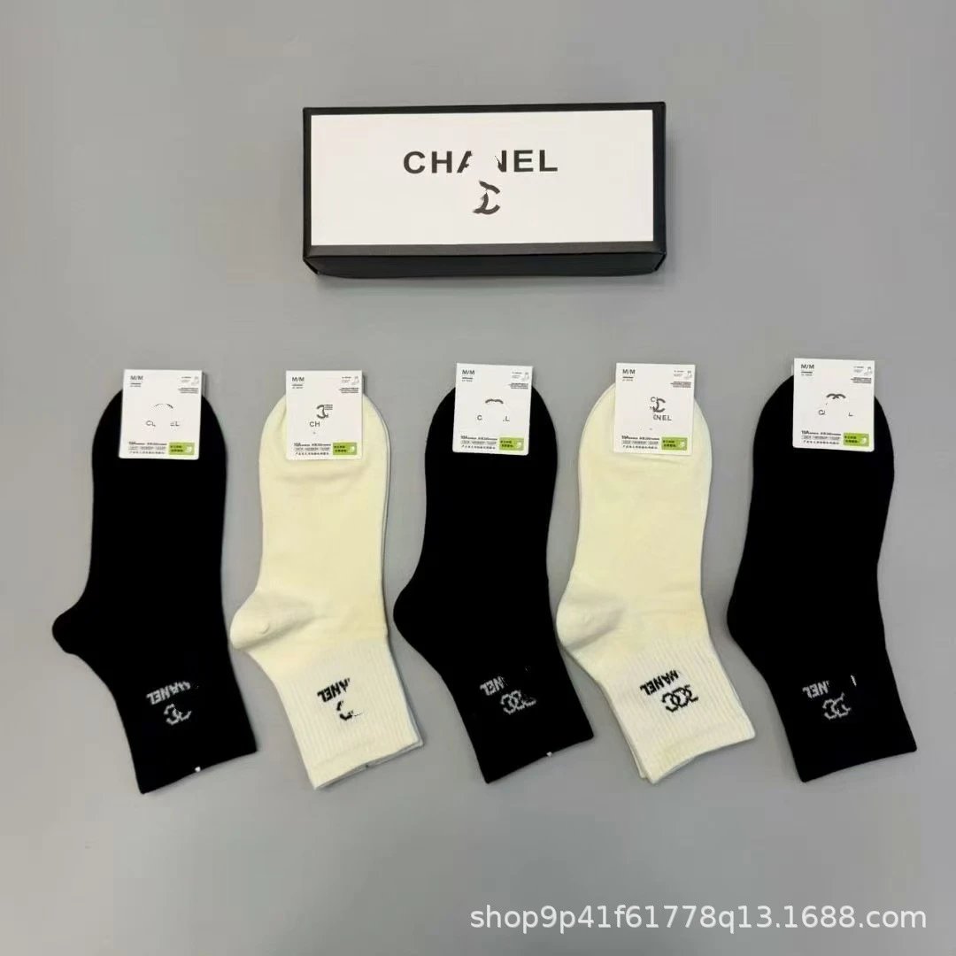Couple Casual Mid-Calf Sports Cotton Socks photo 7