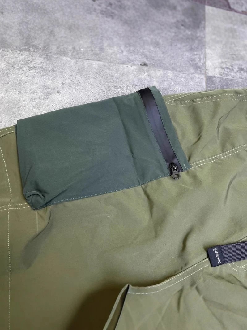 Casual Loose Functional Color-Blocked Five-Quarter Pants photo 5