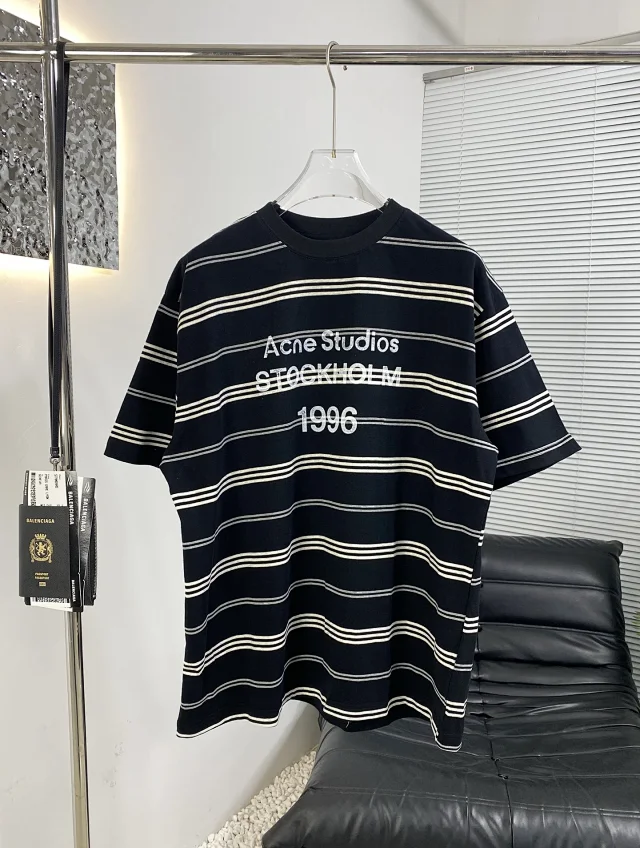 Distressed Letter Pure Cotton T-Shirt photo 2